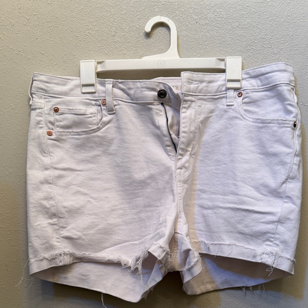 American Eagle 🦅 White Women's Next Levil Stretch Denim Cutoff Shorts